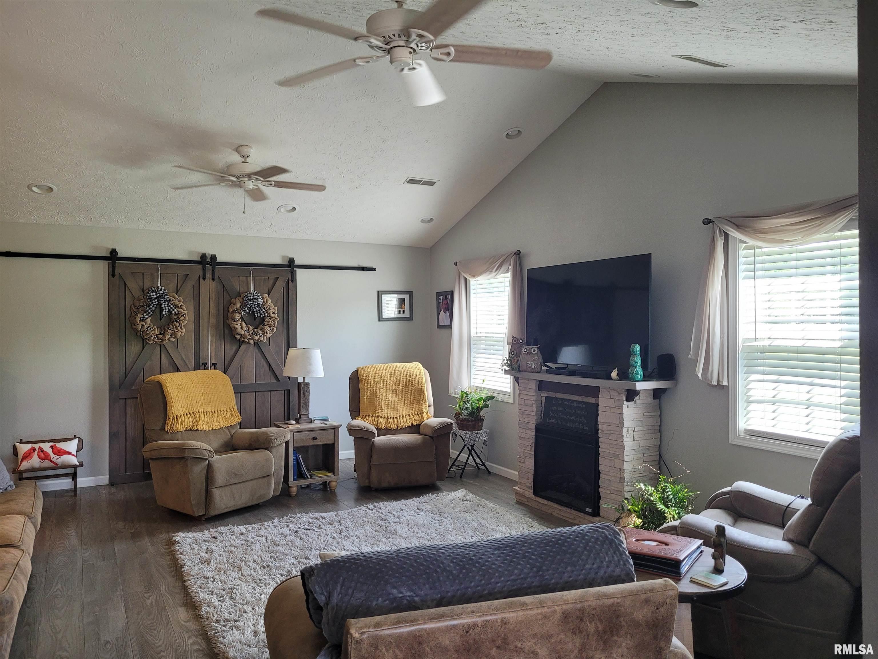 17096 East Liberty Road Mount Vernon, IL 62864 - Photo 5 of 28 Gallery Image 5