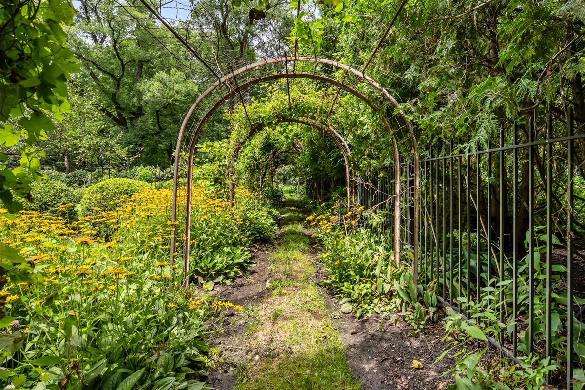 Undisclosed Address Lake Forest, IL 60045 - Photo 4 of 44 Gallery Image 4