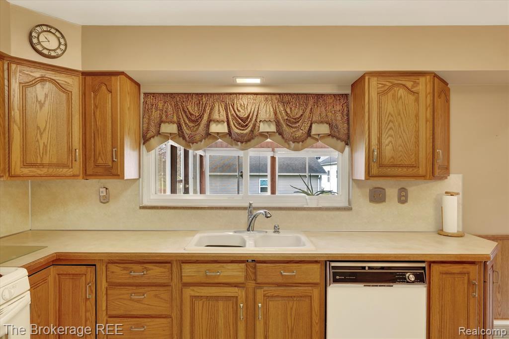 4224 Potter Road Burton, MI 48509 - Photo 13 of 35 Gallery Image 13