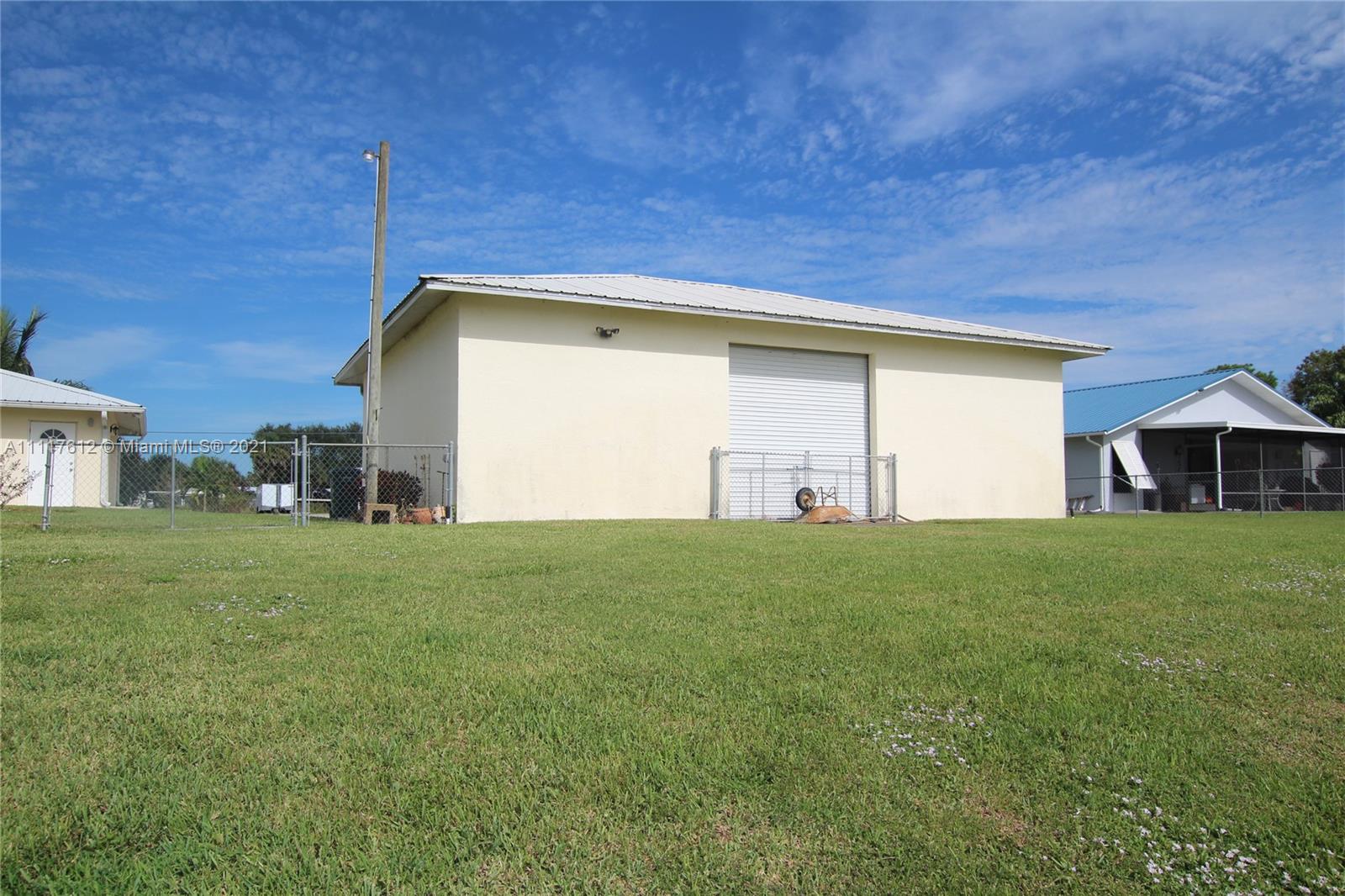 2009 Hunter Road Okeechobee, FL 34974 - Photo 8 of 43 a view of a back yard of the house