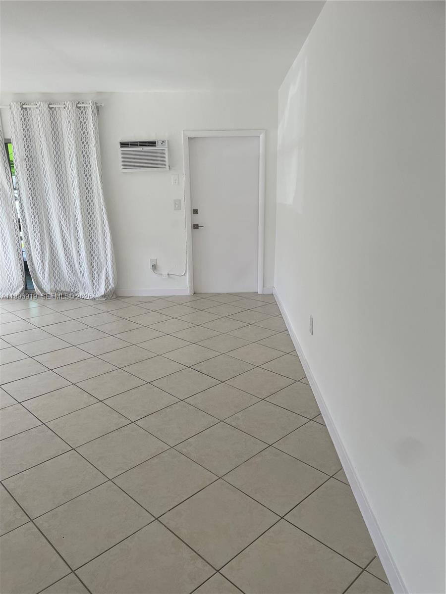 11945 Northeast 19th Dr Unit 1  
