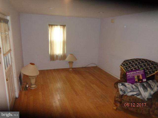 2406 Sparrows Point Road Baltimore, MD 21219 - Photo 2 of 23 Living Room
