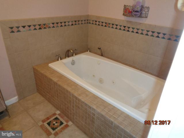 2406 Sparrows Point Road Baltimore, MD 21219 - Photo 12 of 23 Bath