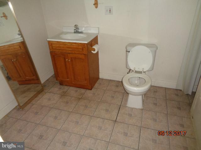 2406 Sparrows Point Road Baltimore, MD 21219 - Photo 8 of 23 Bath