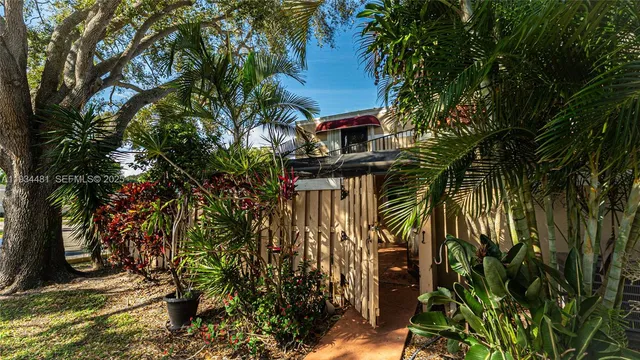 $3,000 | 4205 Village Drive, Unit D, Delray Beach, FL 33445