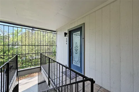 $1,250 | 1111 West 10th Street, Unit 204, Austin, TX 78703