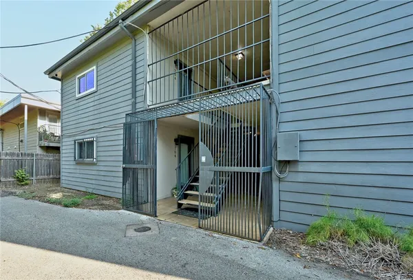 $1,175 | 1111 West 10th Street, Unit 204, Austin, TX 78703