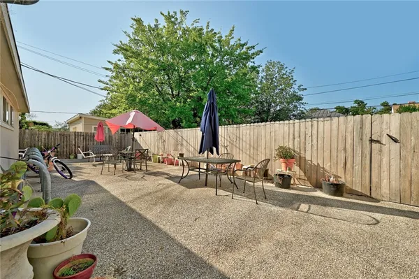 $1,175 | 1111 West 10th Street, Unit 204, Austin, TX 78703