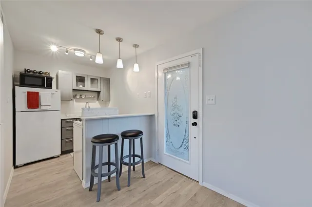 $1,250 | 1111 West 10th Street, Unit 204, Austin, TX 78703