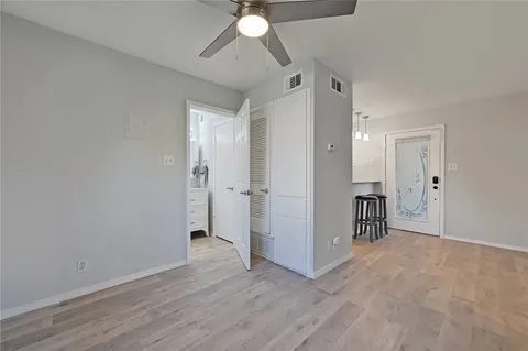$1,250 | 1111 West 10th Street, Unit 204, Austin, TX 78703