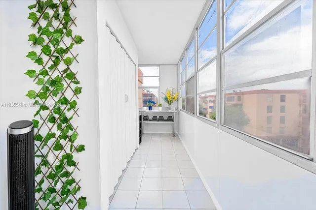 a view of entryway with interior