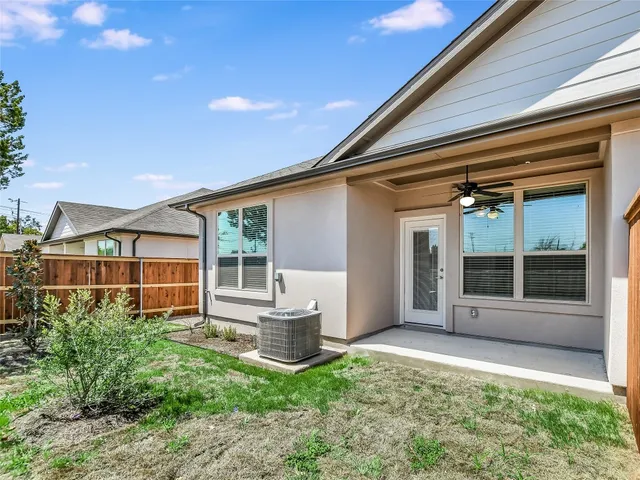 a view of a house with backyard and porch