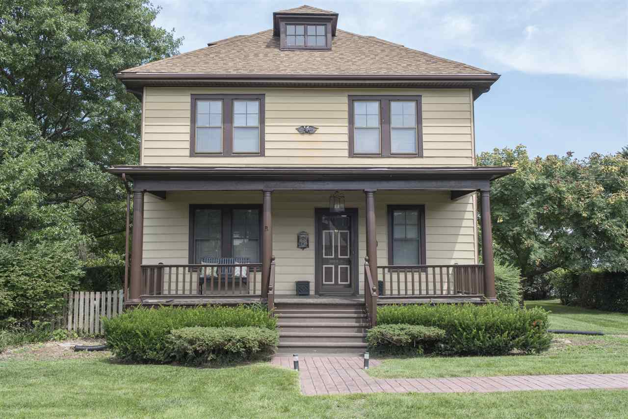 233 East Rockingham Street Elkton, VA 22827 - Photo 1 of 27 Gallery Image 1