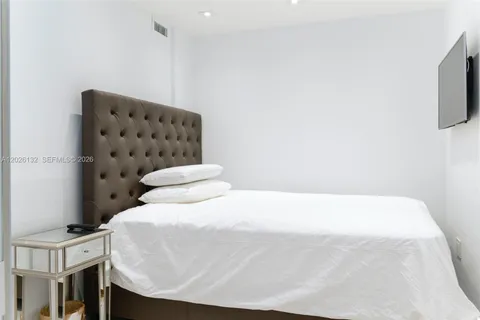 $585,000 | 1950 South Ocean Drive, Unit 9N, Hallandale Beach, FL 33009