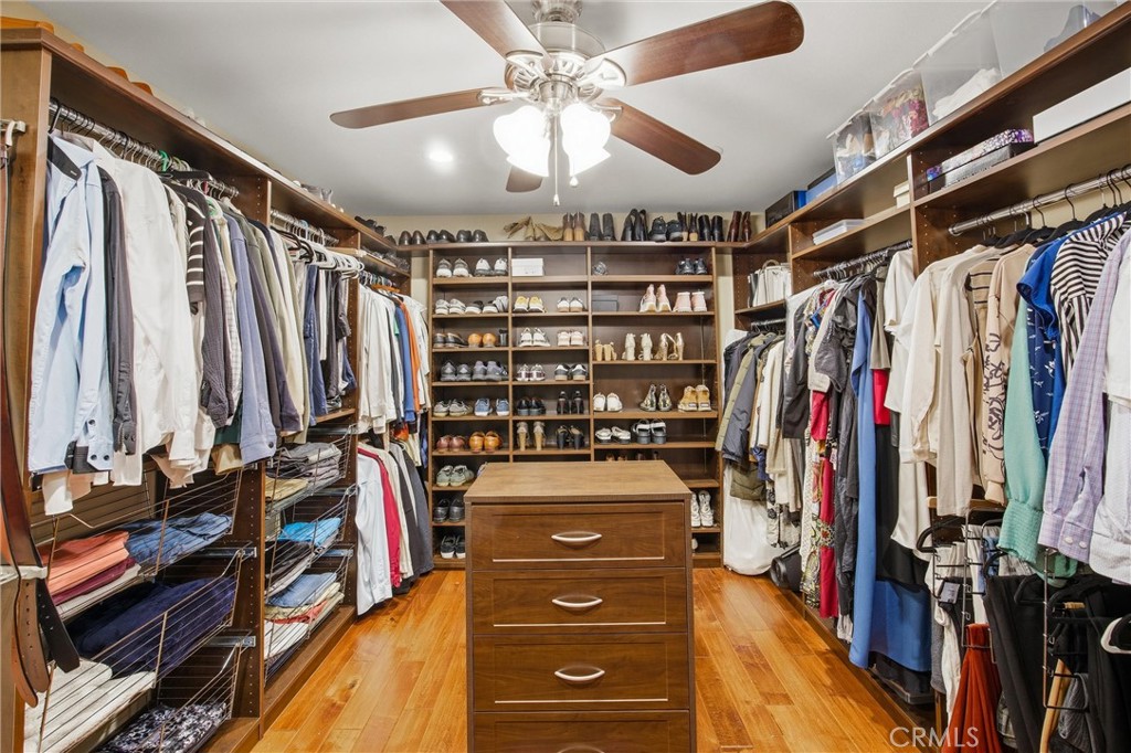 215 San Rafael Street Redlands, CA 92373 - Photo 30 of 75 Large wlaking closet