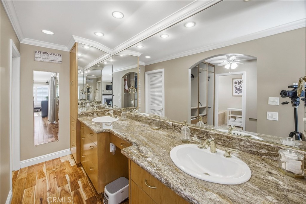 215 San Rafael Street Redlands, CA 92373 - Photo 31 of 75 Primary Bathroom