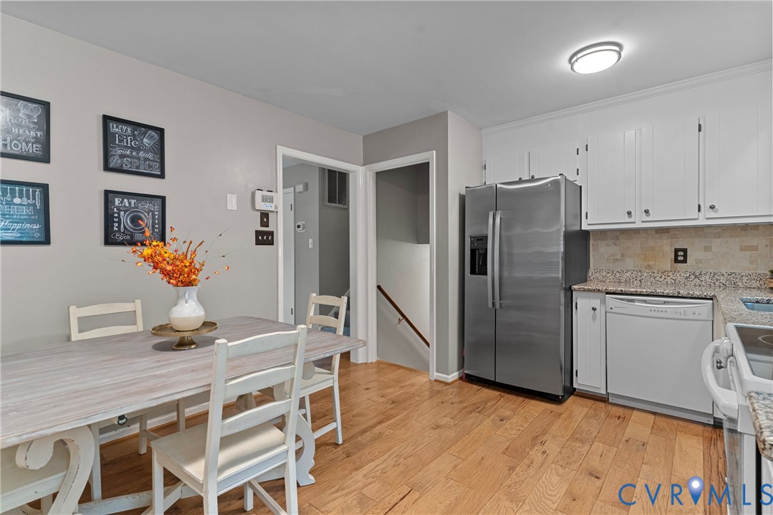 10524 Genlou Road Chesterfield, VA 23832 - Photo 15 of 42 Eat in area