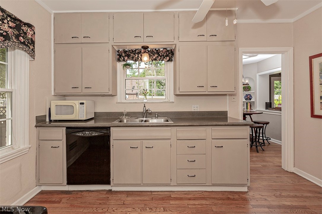 2460 Fenwick Road Cleveland, OH 44118 - Photo 13 of 35 Kitchen and view into breakfast nook.