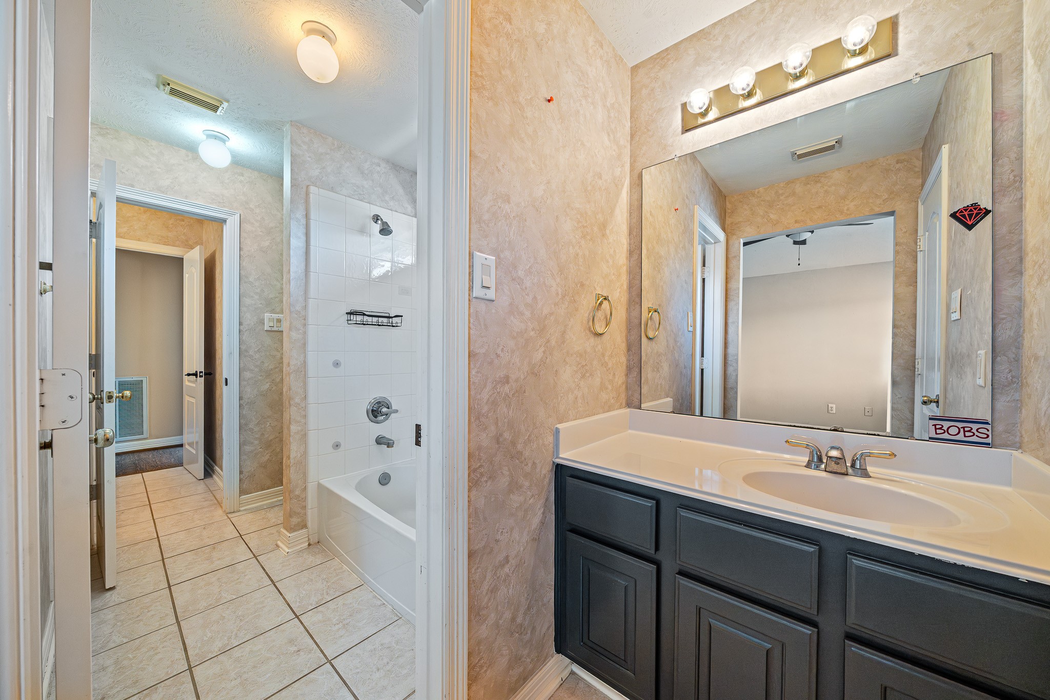 9306 Lochflora Drive Spring, TX 77379 - Photo 28 of 48 a spacious bathroom with a bathtub sink and mirror