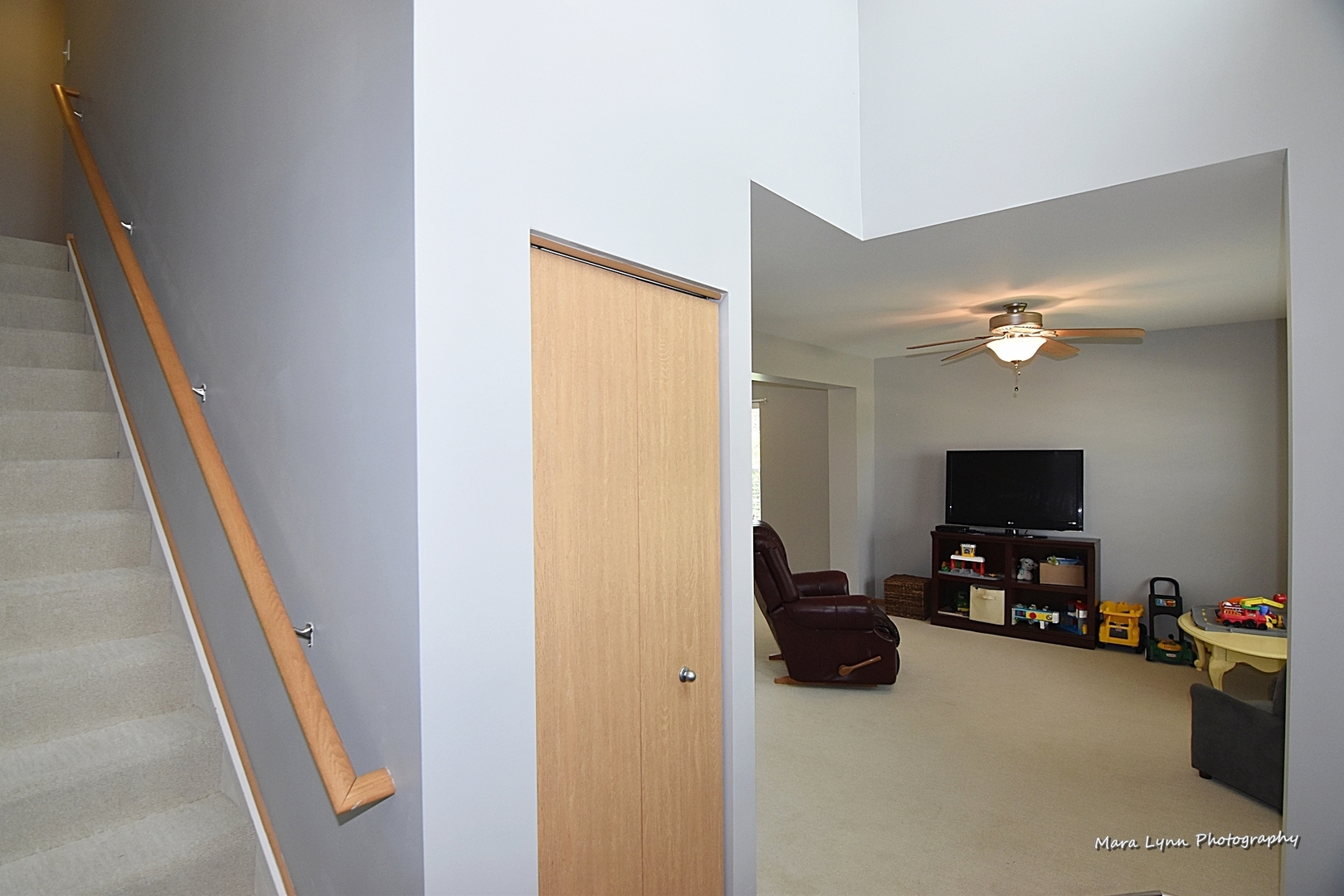 1125 Bailey Road Sycamore, IL 60178 - Photo 4 of 30 a living room with furniture and a flat screen tv