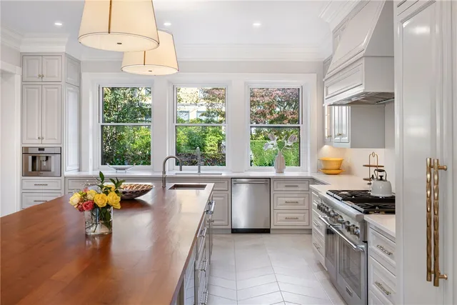 $8,250,000 | 7 Red Cross Avenue, Newport, RI 02840