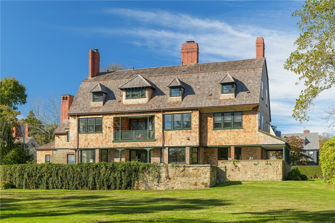 7 Red Cross Avenue Newport, RI 02840 - Photo 3 of 48