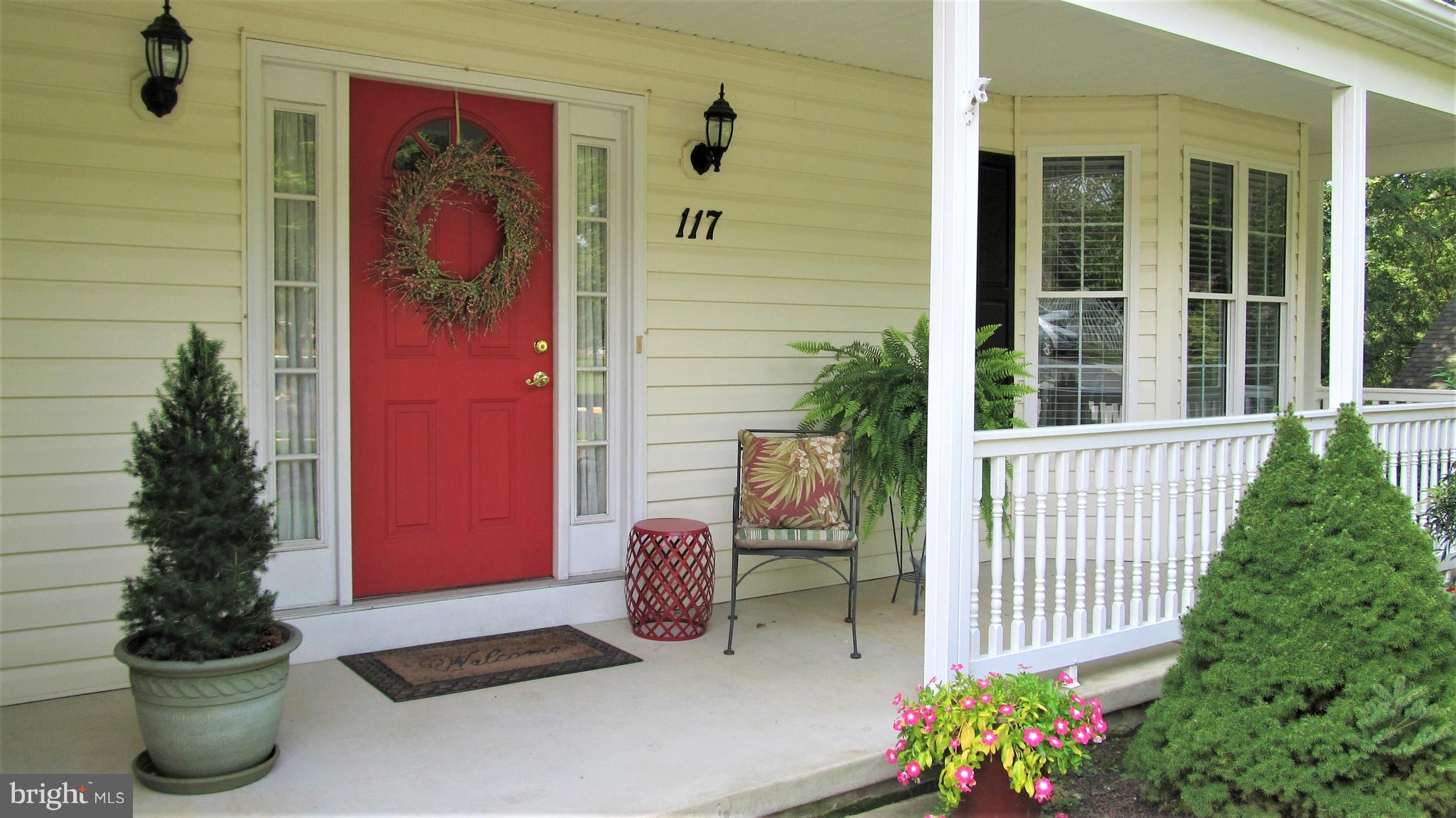 117 Kingbrook Road Linthicum, MD 21090 - Photo 2 of 33 Welcoming front porch!