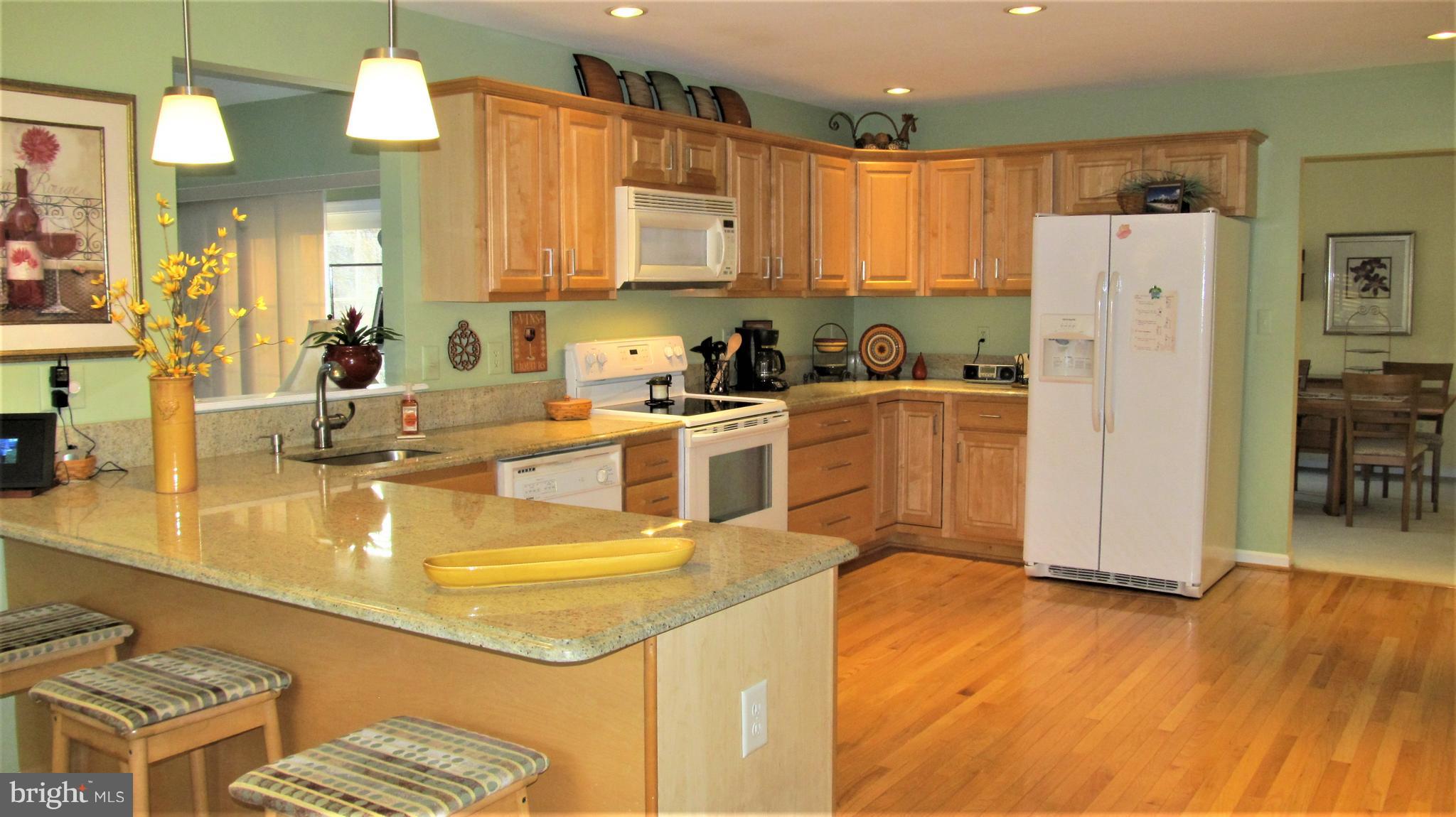 117 Kingbrook Road Linthicum, MD 21090 - Photo 4 of 33 Spacious kitchen with granite counter tops!