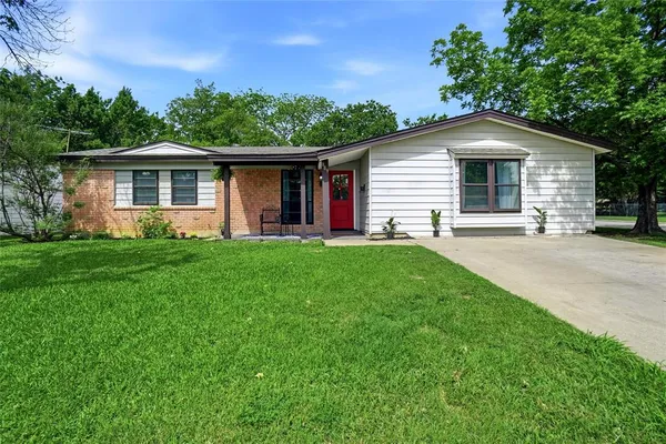 $309,999 | 889 Jerry Lane, Bedford, TX 76022