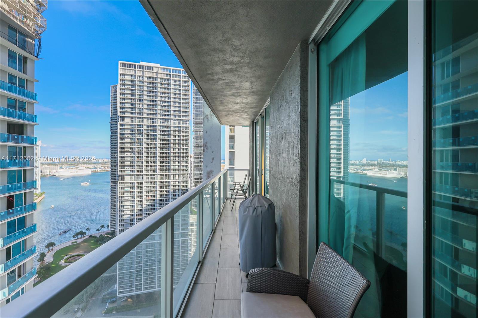55 Southeast 6th Street, Unit 3407 Miami, FL 33131 - Photo 21 of 33 a view of balcony with balcony