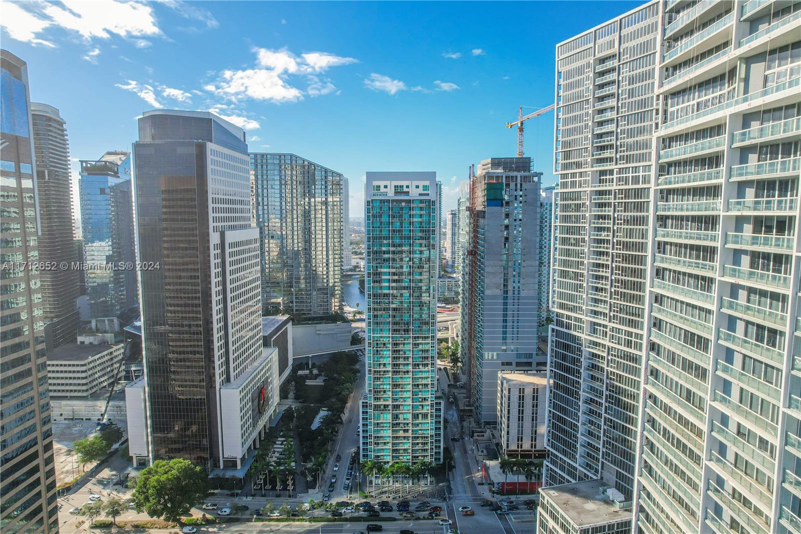 55 Southeast 6th Street, Unit 3407 Miami, FL 33131 - Photo 30 of 33 a view of a tall building