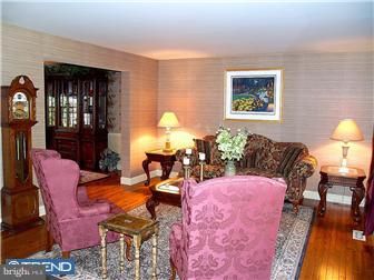 10 Fox Hollow Road Voorhees, NJ 08043 - Photo 3 of 12 Living Room