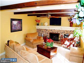 10 Fox Hollow Road Voorhees, NJ 08043 - Photo 4 of 12 Family Room