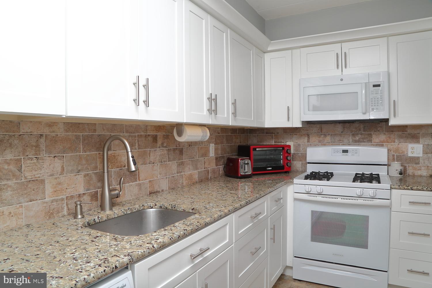 207 Valleybrook Drive Lancaster, PA 17601 - Photo 12 of 22 Plenty of counter and cabinet space