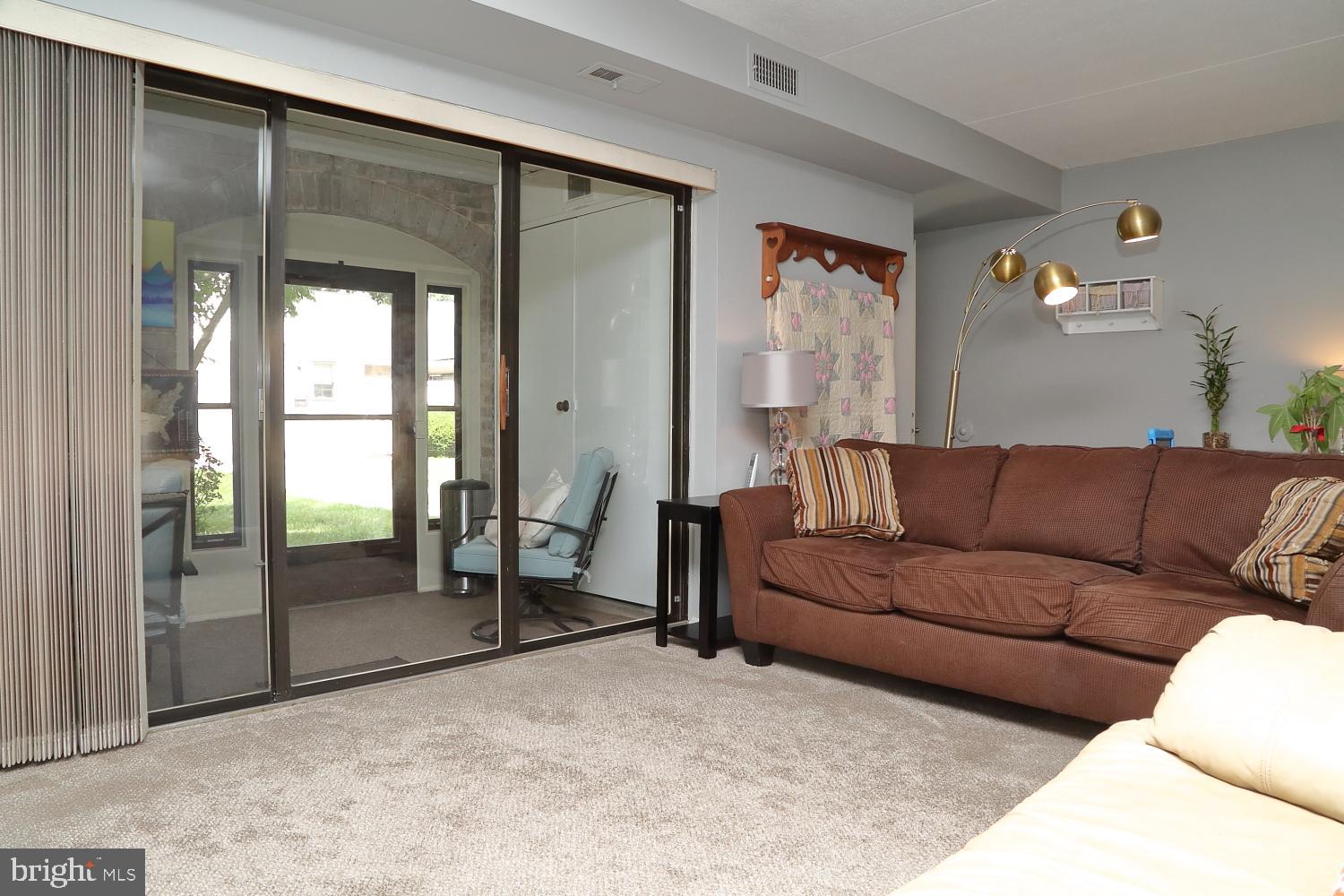 207 Valleybrook Drive Lancaster, PA 17601 - Photo 4 of 22 Large living room