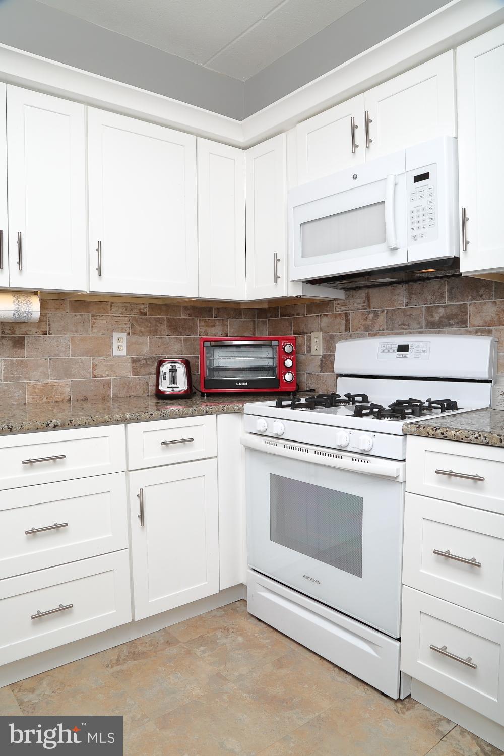 207 Valleybrook Drive Lancaster, PA 17601 - Photo 10 of 22 Built-in microwave