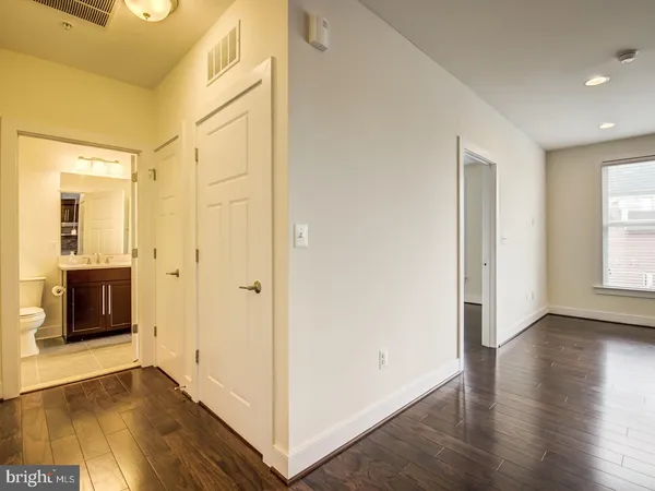 $2,800 | 1107 South Walter Reed Drive, Unit 302, Arlington, VA 22204