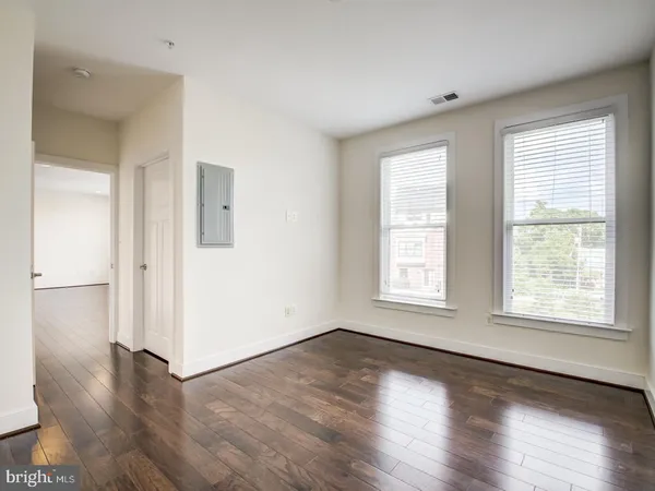 $2,800 | 1107 South Walter Reed Drive, Unit 302, Arlington, VA 22204