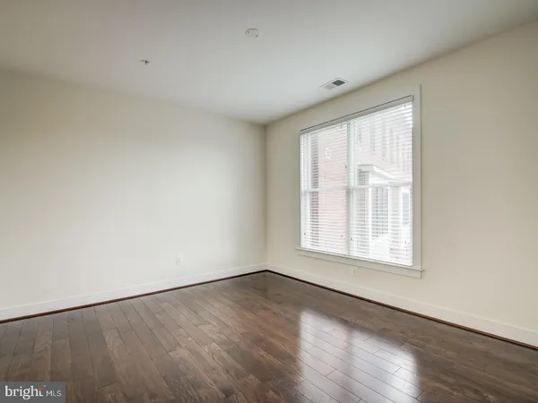 $2,800 | 1107 South Walter Reed Drive, Unit 302, Arlington, VA 22204