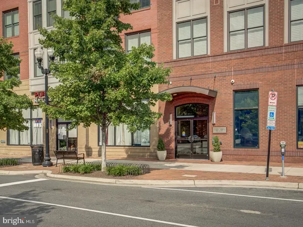 $2,800 | 1107 South Walter Reed Drive, Unit 302, Arlington, VA 22204