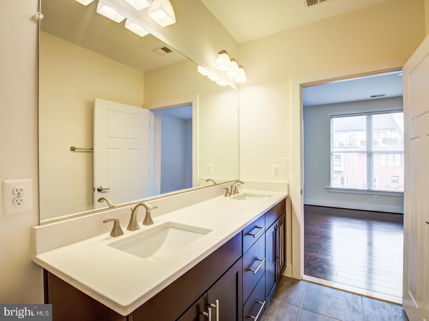 1107 South Walter Reed Drive, Unit 302 Arlington, VA 22204 - Photo 42 of 50 Bathroom #2