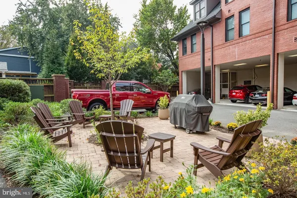 $2,800 | 1107 South Walter Reed Drive, Unit 302, Arlington, VA 22204