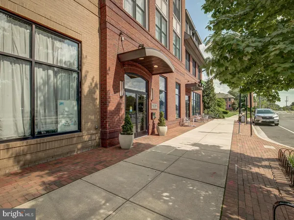 $2,800 | 1107 South Walter Reed Drive, Unit 302, Arlington, VA 22204