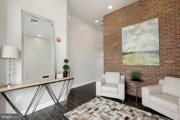 $2,800 | 1107 South Walter Reed Drive, Unit 302, Arlington, VA 22204