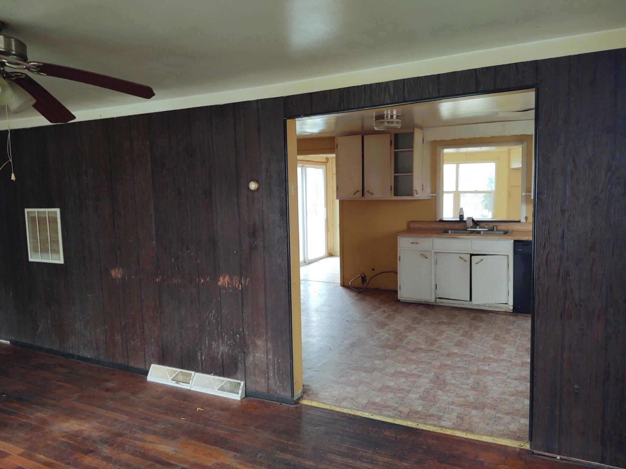 1883 East Parish Road Kawkawlin, MI 48631 - Photo 7 of 12