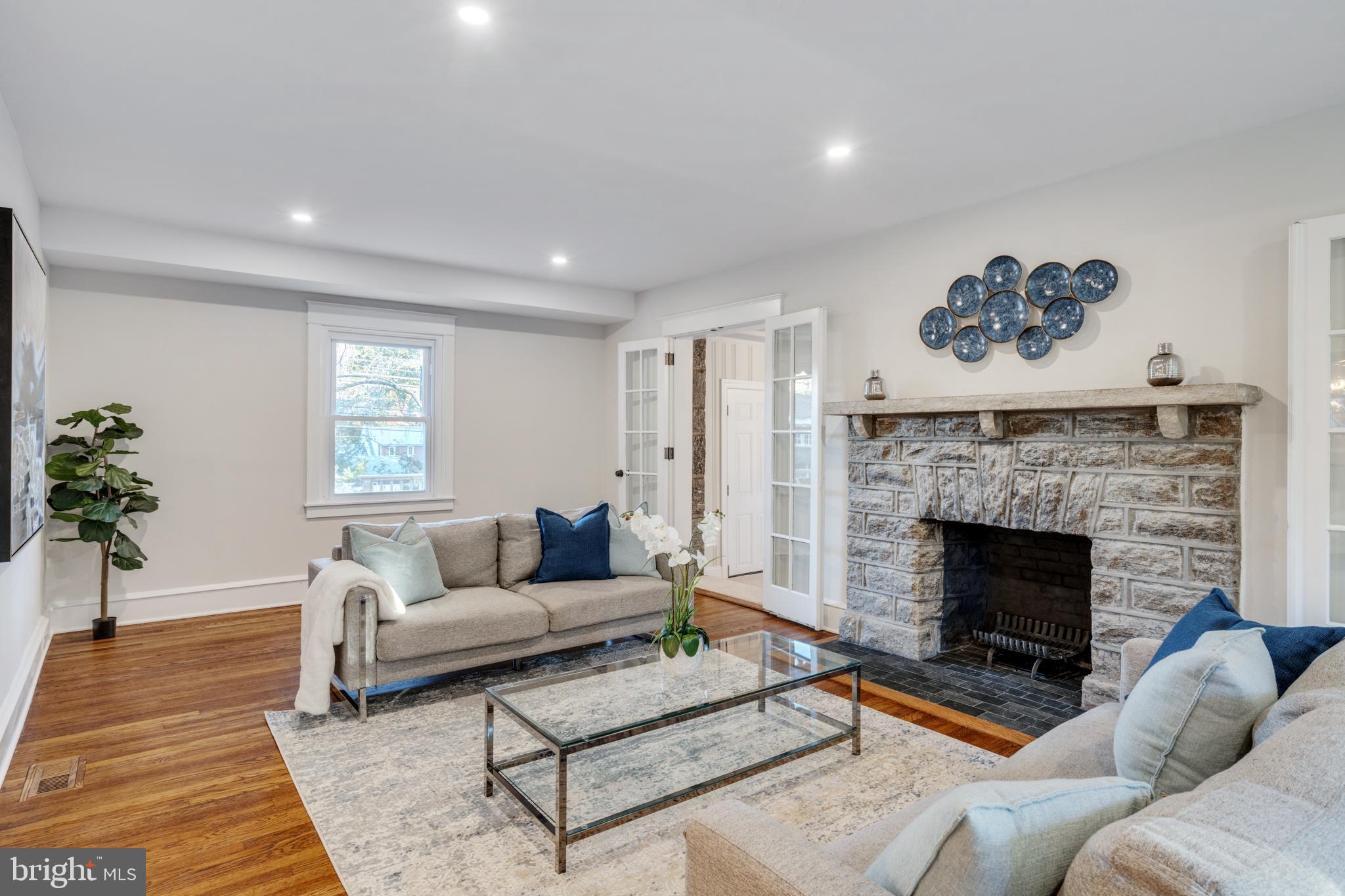 39 North Rolling Road Springfield, PA 19064 - Photo 14 of 119 Living room