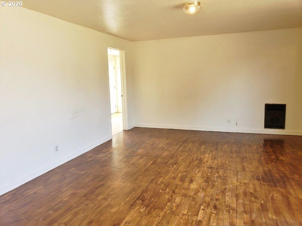 1158 18th Street Springfield, OR 97477 - Photo 5 of 32