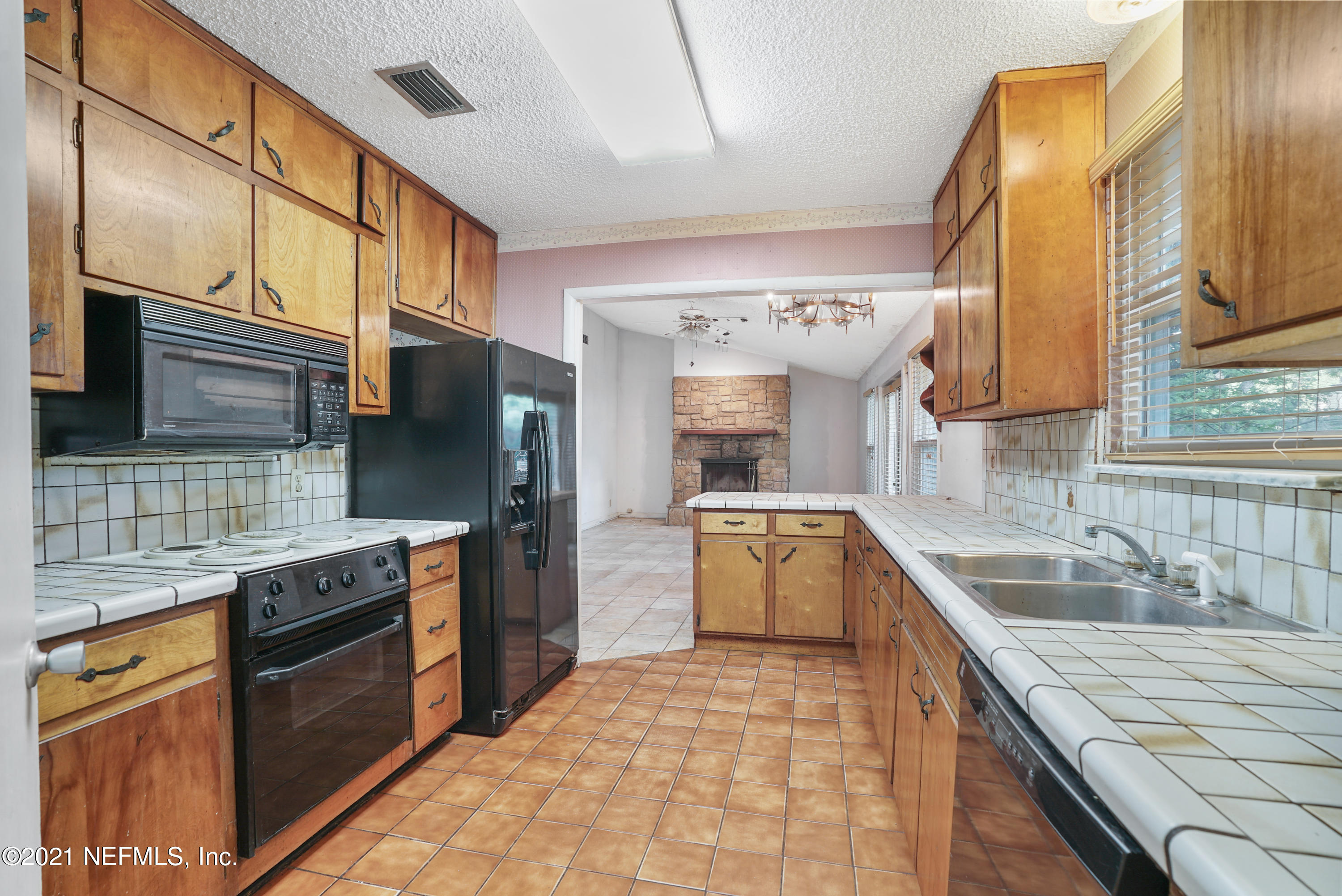 1925 Tanglewood Road Jacksonville Beach, FL 32250 - Photo 14 of 32 Lots of potential