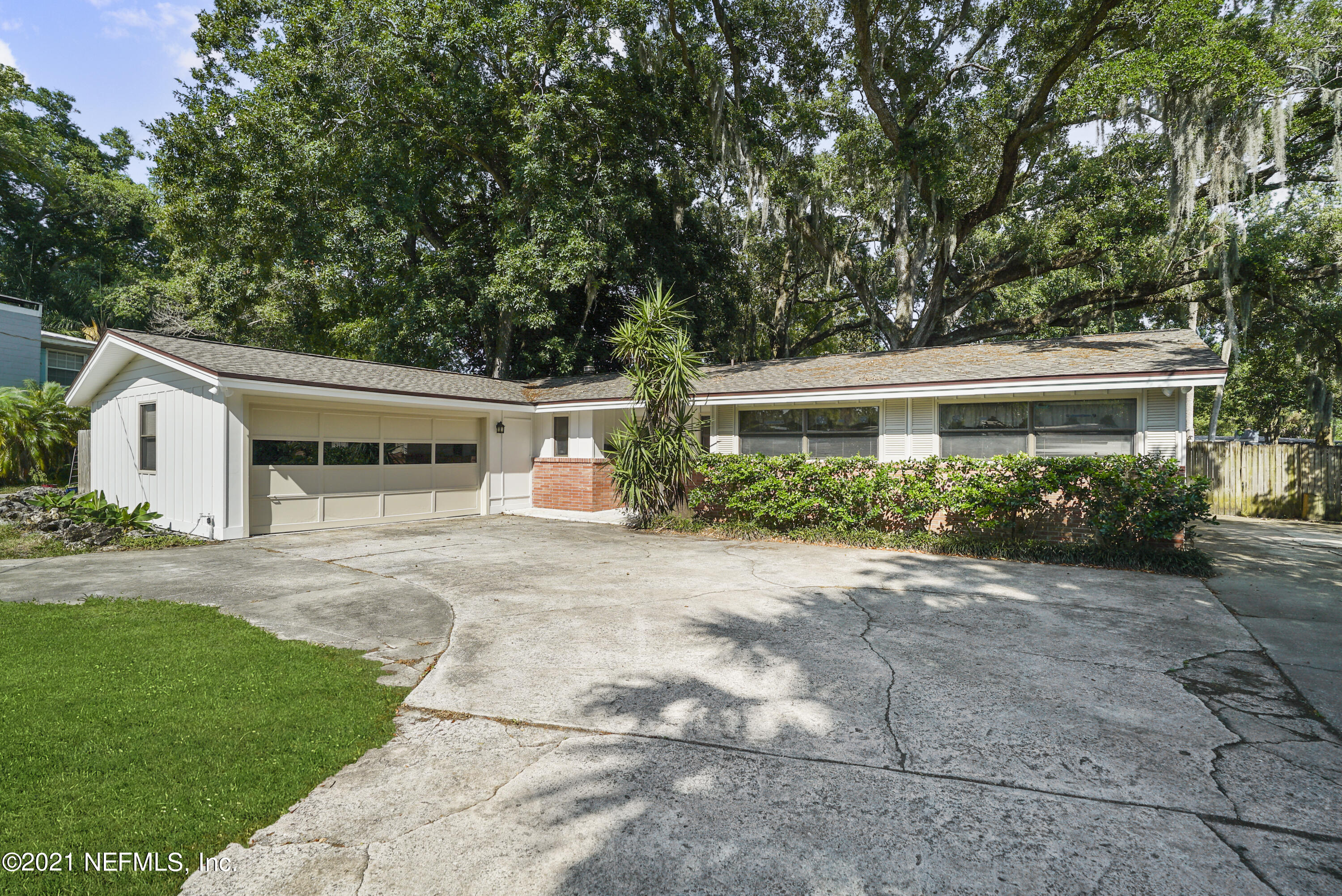 1925 Tanglewood Road Jacksonville Beach, FL 32250 - Photo 8 of 32 2 Car Garage
