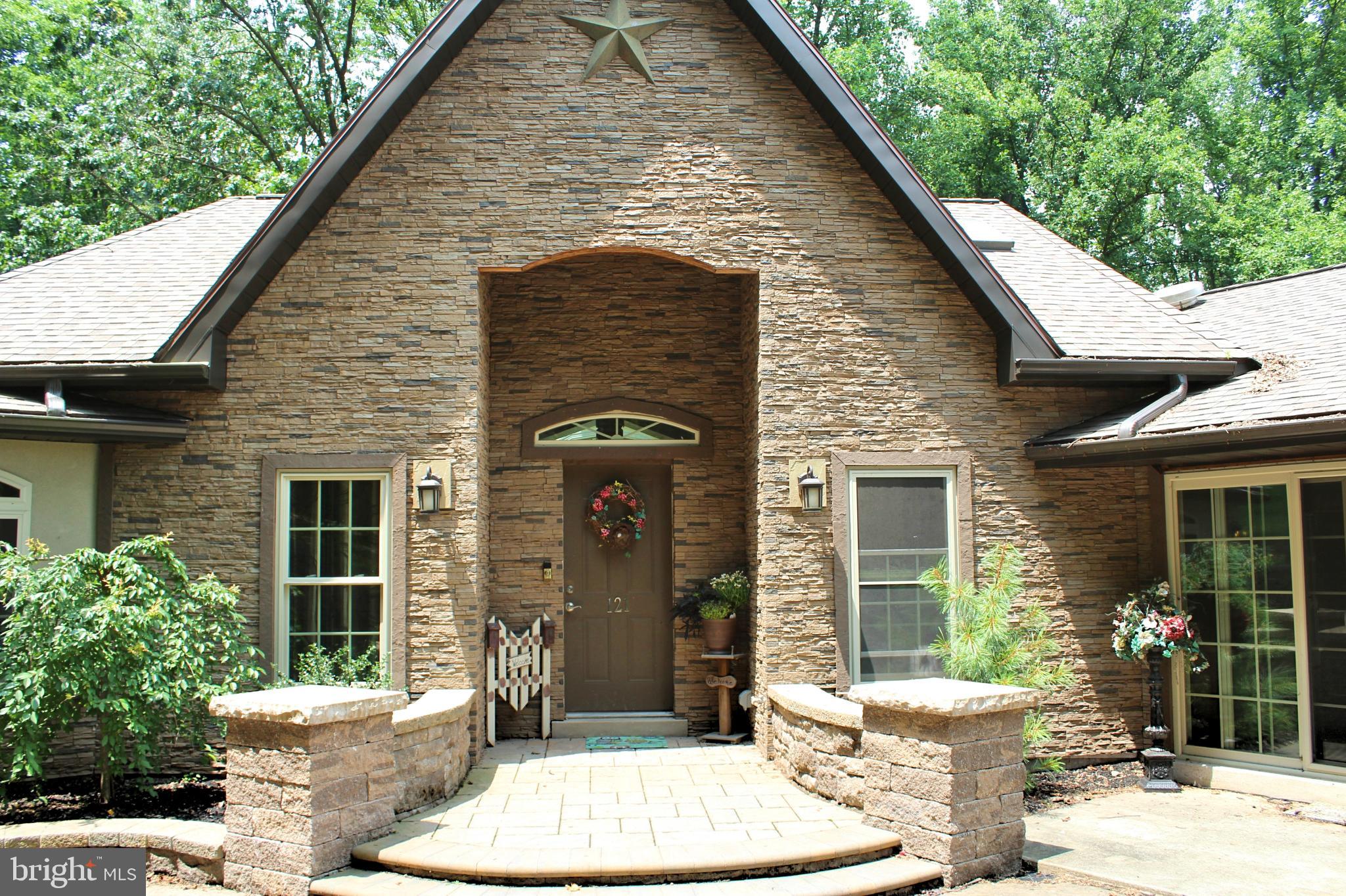 121 Distillery Road Newmanstown, PA 17073 - Photo 2 of 49 Welcoming entranceway